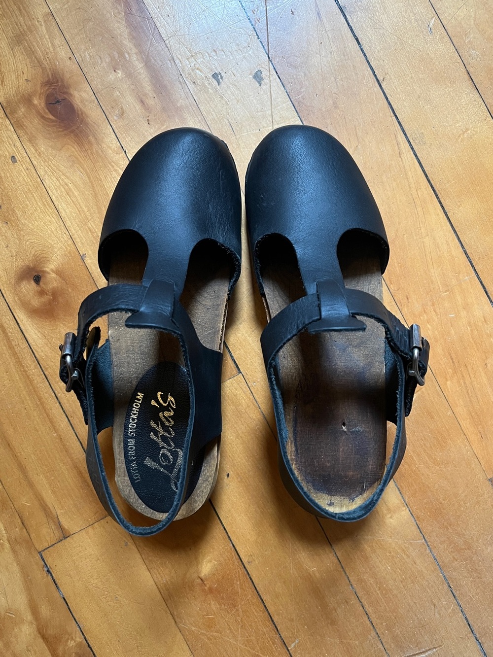 Lotta from Stockholm black leather t-strap wooden clogs 36 / US 6